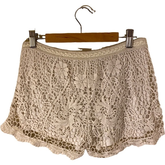 Mossimo Supply Co. lined crochet shorts. Size M. Cream color. - Picture 3 of 10